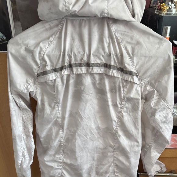 Lululemon Miss Misty Jacket Size 2 - Good Used Condition - Picture 3 of 16